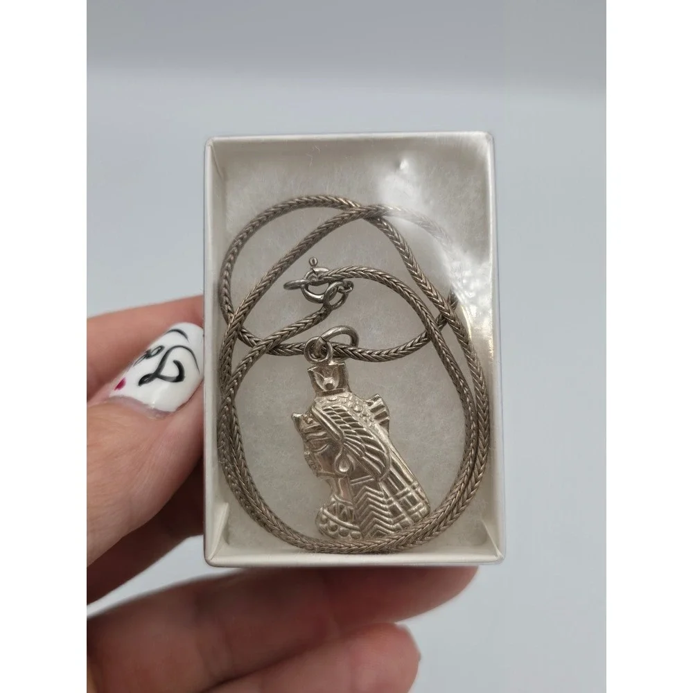 Unbranded egyptian nefertiti